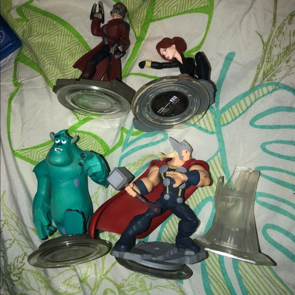 Disney Infinity 2.0 PS4 w/ figures marvel